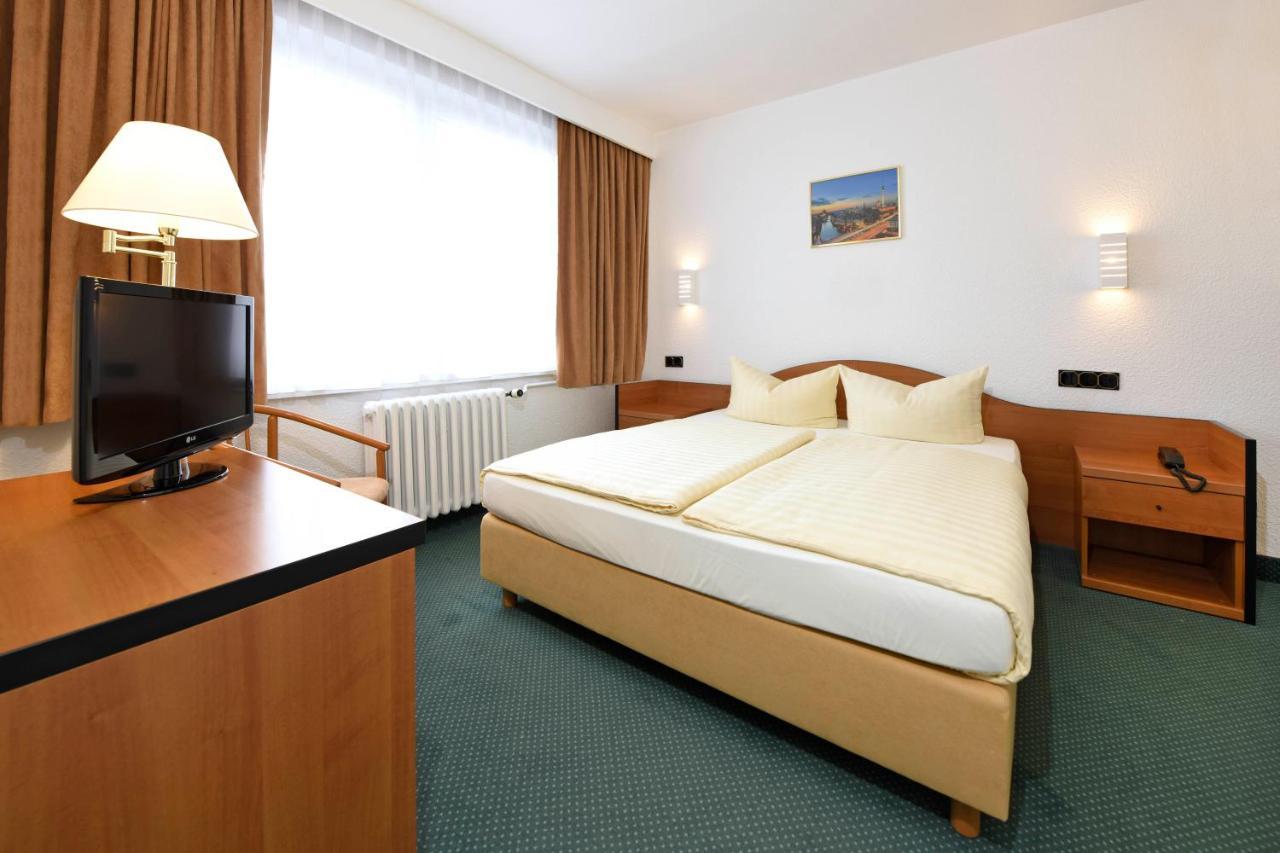 Lat Hotel & Apartmenthaus Berlin Eisenhüttenstadt エクステリア 写真