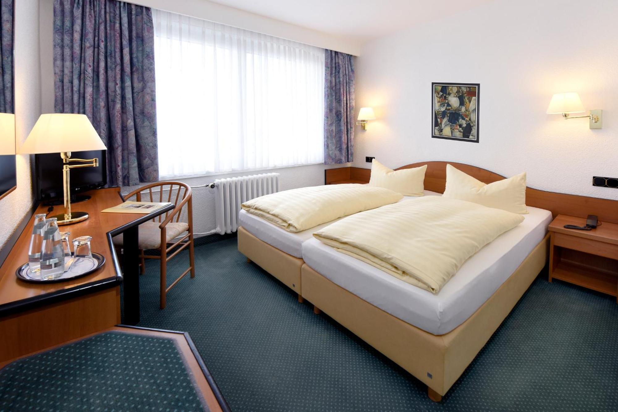 Lat Hotel & Apartmenthaus Berlin Eisenhüttenstadt エクステリア 写真