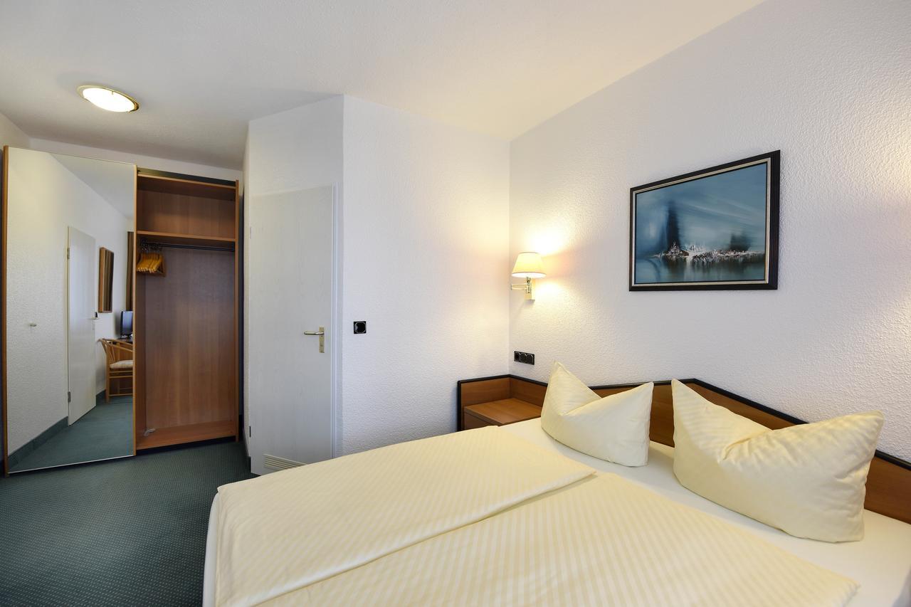 Lat Hotel & Apartmenthaus Berlin Eisenhüttenstadt エクステリア 写真